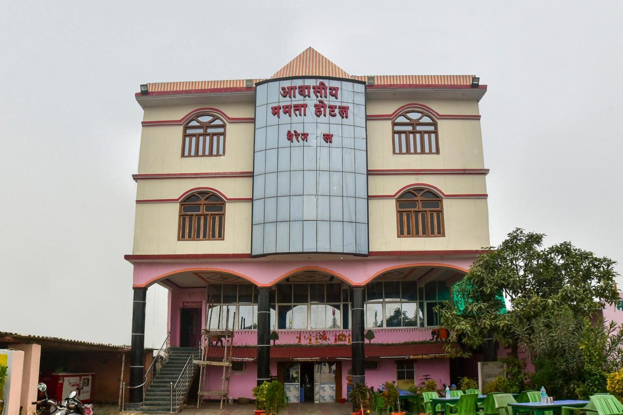 OYO 70010 Mamta Hotel Hajipur Exteriör bild