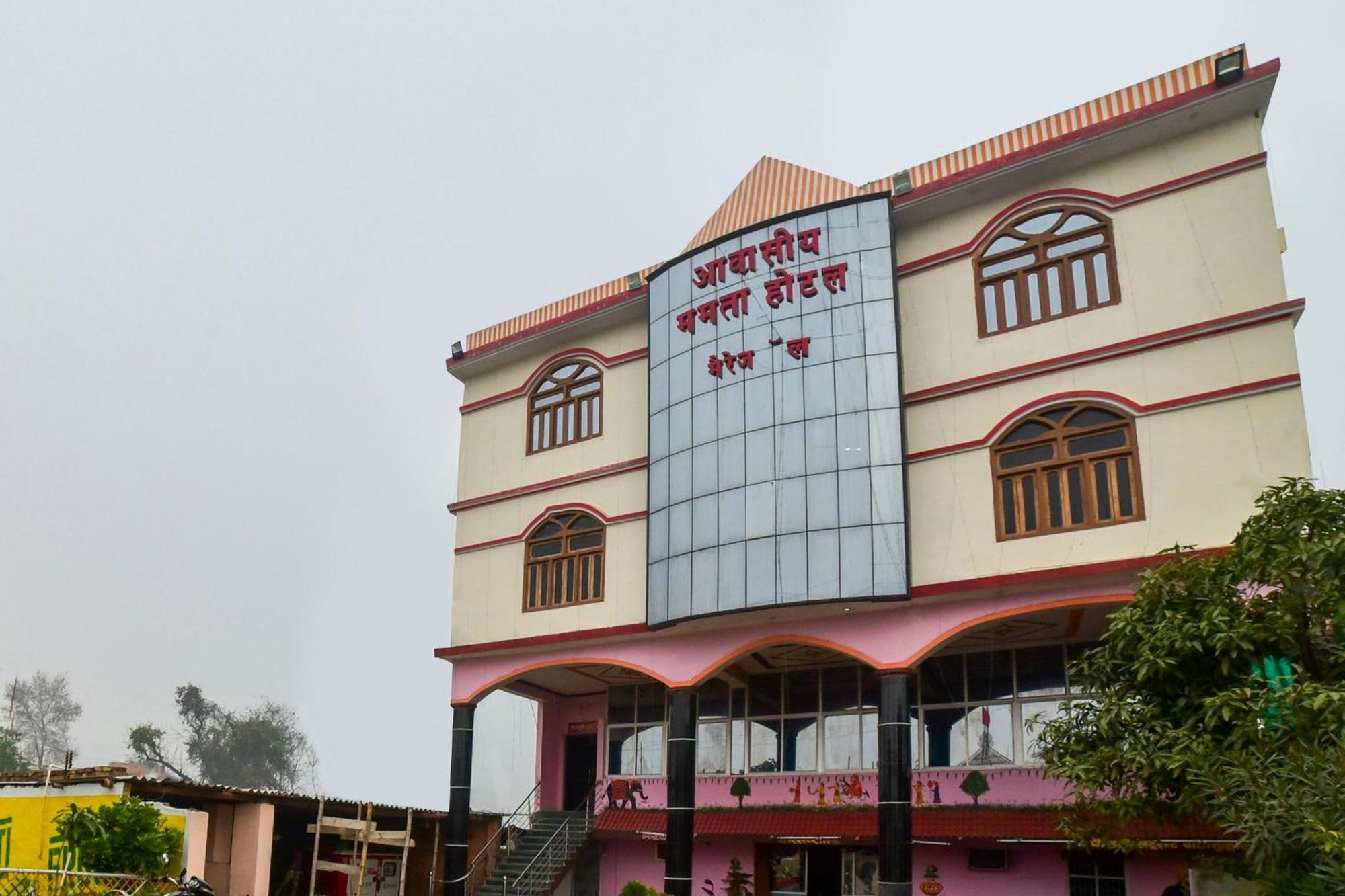 OYO 70010 Mamta Hotel Hajipur Exteriör bild